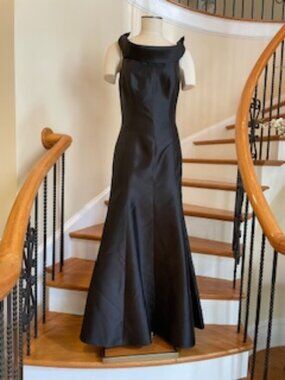 Sherrie Bloom & Peter Noviello 100% SILK Black Gown Size 8